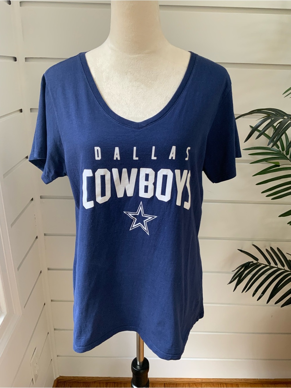 NFL Dallas Cowboys Women's Navy V-Neck Graphic Tee Size XL